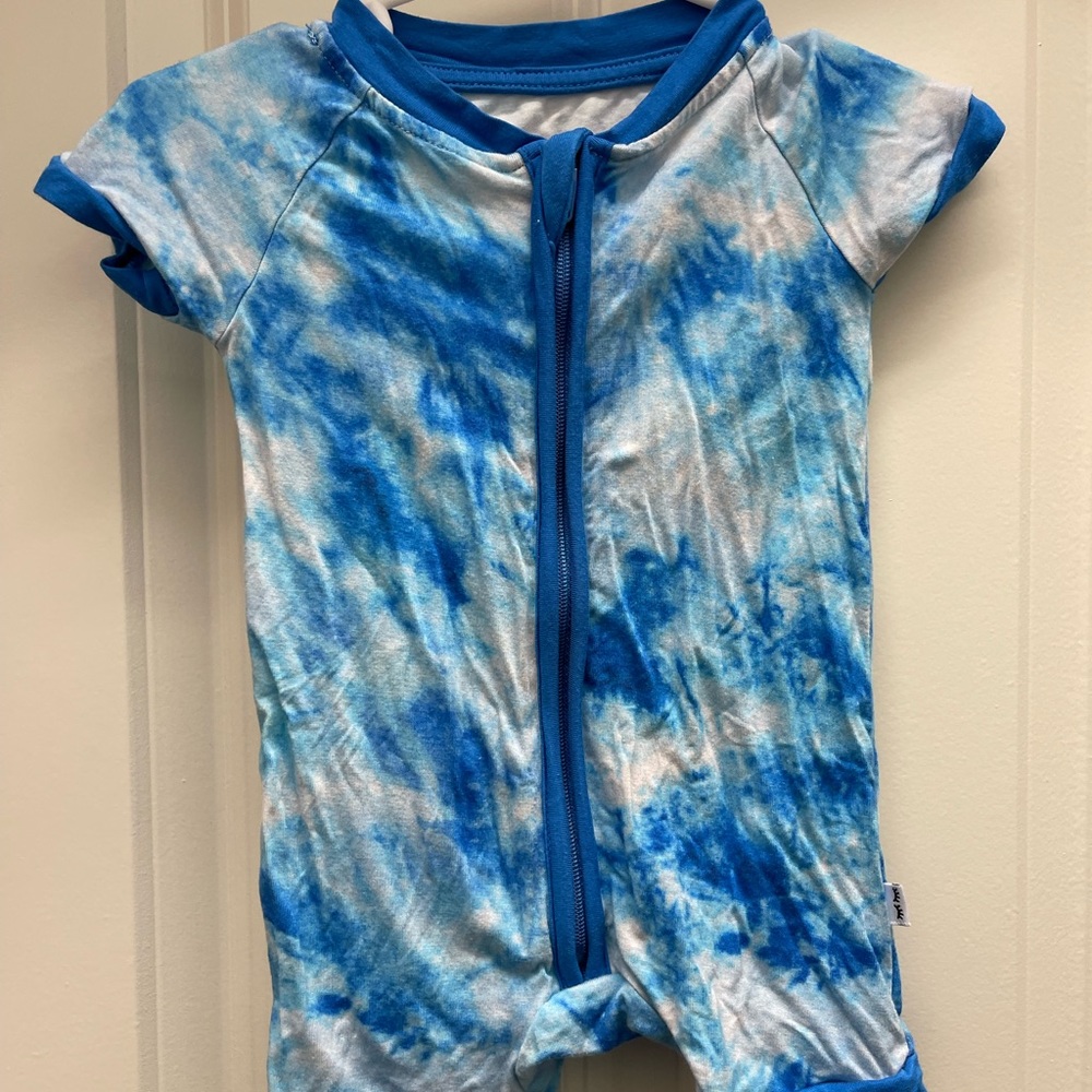 Little Sleepies tie dye. 0-3.